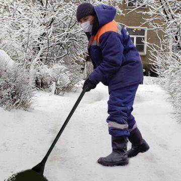 Ледоруб-топор с металлической ручкой ширина 14см высота 135см 1/1 (Клиент)