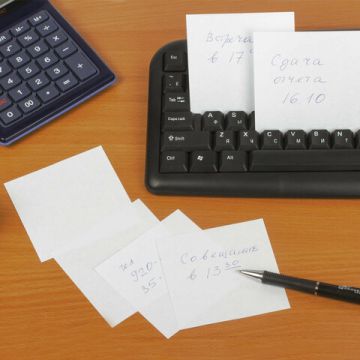 Блок для записей 9х9х5 белый в прозр подставке белизна 90-92% STAFF 1/18 (Клиент)